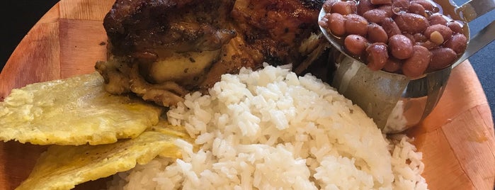 Angelito's Rotisserie & More is one of Lugares guardados de Kimmie.