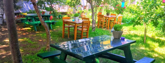 Longoz Kahvaltı Bahçesi is one of Erdek.