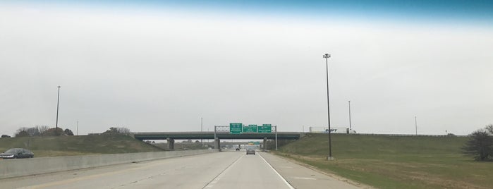 I-80 / I-35 / I-235 is one of Lugares favoritos de Meredith.