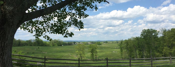 Gettysburg Story Auto Tour - Stop 14 - East Cemetery Hill is one of สถานที่ที่ Mike ถูกใจ.