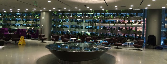 Qatar Airways Business Class Lounge is one of Airport lounges.