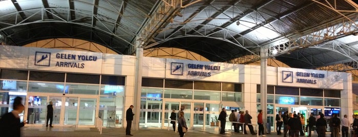 CIP / General Aviation Terminal is one of Orte, die Леонидас gefallen.