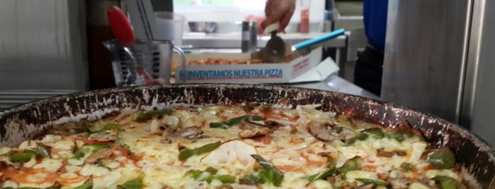 Domino's Pizza is one of สถานที่ที่บันทึกไว้ของ Ana.
