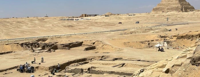 Saqqara Pyramid is one of Egito.