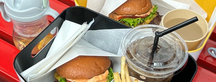 Henry’s Burger Jiyugaoka is one of 🍔🌭🥪 Burgers, Hot Dogs, Sandwiches 🥪🌭🍔.