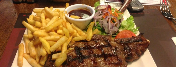 Brussels Grill is one of Abidinさんのお気に入りスポット.