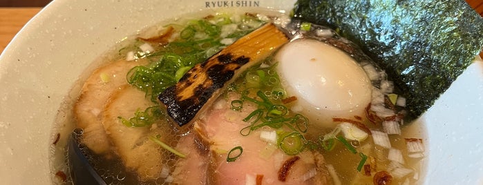 龍旗信 大阪総本店 is one of ラーメン.