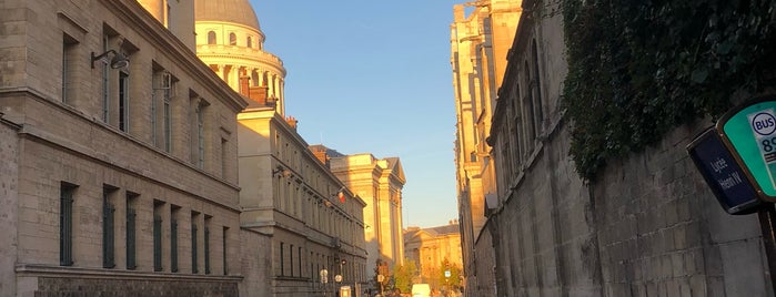 Lycée Henri IV is one of Paris.