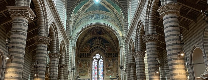Duomo di Orvieto is one of Relics and Holy Sites.