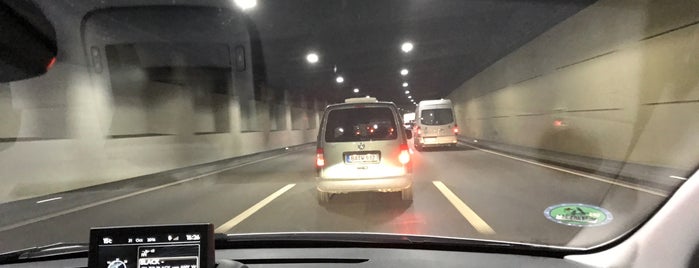 Tunnel Schweizerhalle is one of CH / Tunnels / A2 Basel - Chiasso.