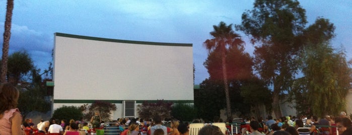 Cine terraza Charly is one of On the road..