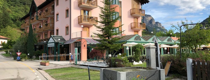 Clubhotel Lago di Tenno is one of Vacanze con Gusto - Ristoranti.