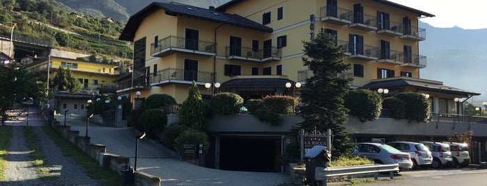 Hotel la Rocca is one of สถานที่ที่ Andreas ถูกใจ.