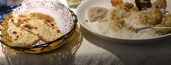 Ganges Indian Restaurant is one of Lieux qui ont plu à Matt.