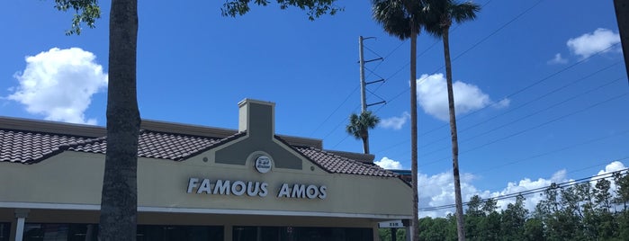Famous Amos is one of สถานที่ที่ René ถูกใจ.