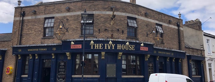The Ivy House is one of สถานที่ที่ Carl ถูกใจ.