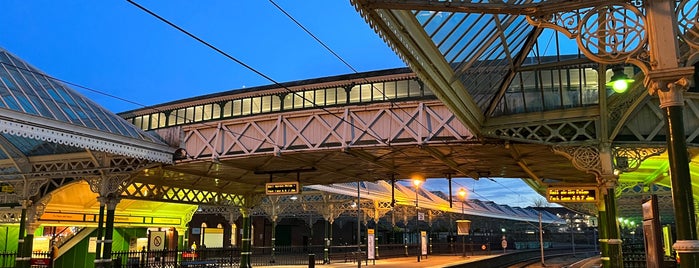 Tynemouth Metro Station is one of สถานที่ที่ Carl ถูกใจ.