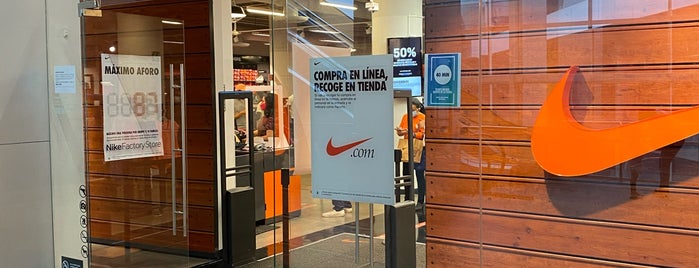 Nike Factory Store is one of Lugares favoritos de Maru.