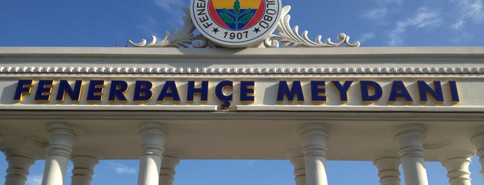 Fenerbahçe Meydanı is one of Locais curtidos por Mehmet.