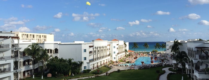 The Royal Resort is one of Hoteles.