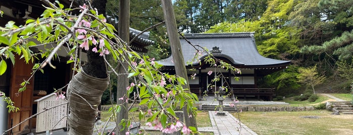 弘川寺 is one of 東方元ネタ.