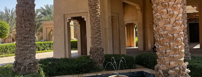 Qasr Al Sarab Desert Resort & Spa is one of Top Hotels 🏨.