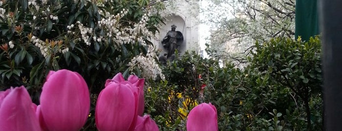 James Gordon Bennett Monument is one of Tempat yang Disukai Albert.