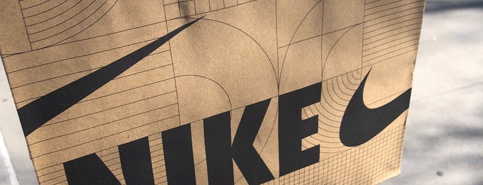 Nike Factory Store is one of Locais curtidos por Shawn Ryan.