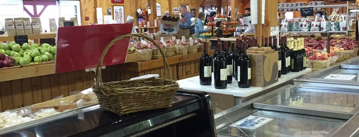 Mann Orchards Farm Store & Bakery is one of Local Favorites.