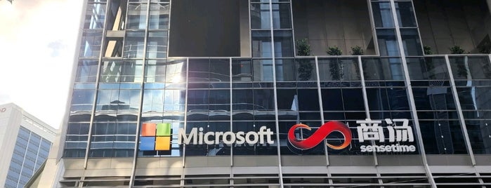 Microsoft Singapore is one of le 4sq with Donald :).
