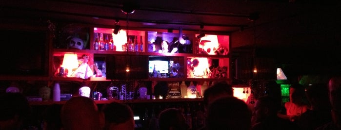 Barracuda Bar is one of Pinball NYC.