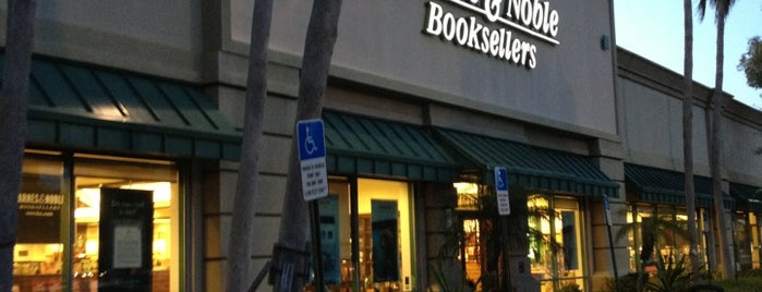 Barnes & Noble is one of Orte, die David gefallen.