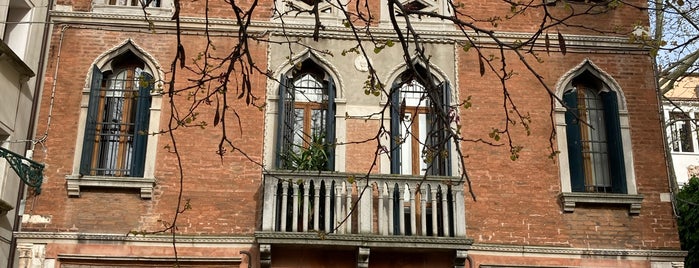 Palazzo Foscari (Ca' Foscari) is one of Venezia.