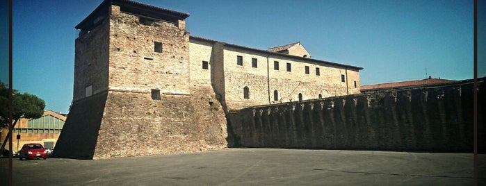 Castel Sismondo is one of Tempat yang Disukai Jon.