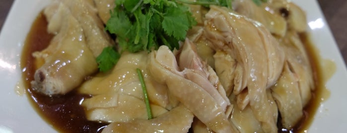 Tian Tian Hainanese Chicken Rice is one of Lieux qui ont plu à Tomo.