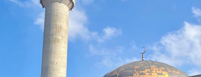 The London Central Mosque is one of Lugares favoritos de Abdulrahman.