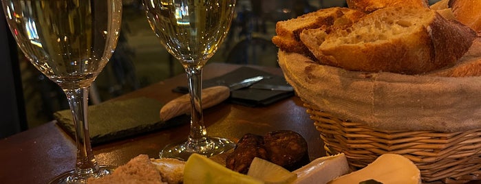La Carte des Vins is one of Paris food.