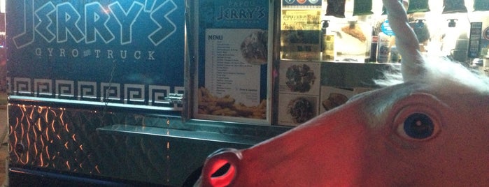 Papou Jerry's Gyro Truck is one of Food Truck Challenge.