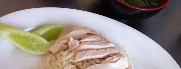 อินทร์คูณเฮง ข้าวมันไก่รสเด็ด is one of Weerapon’s Liked Places.