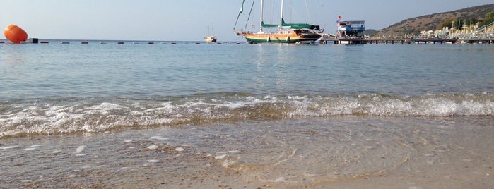 İsis Hotel Plajı is one of Posti salvati di Dyg.