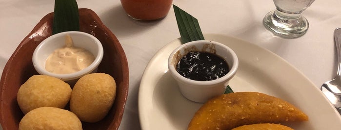 Restaurante Tinajas is one of Stoner's Panama List.