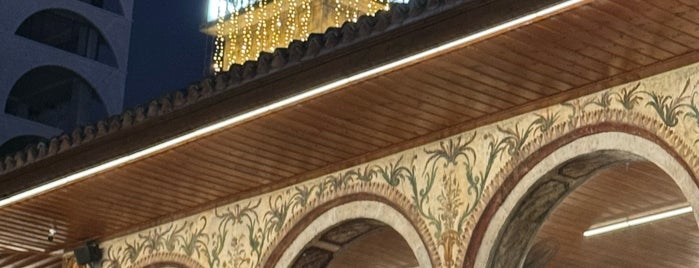 Masjid Et'hem Bey is one of Tempat yang Disukai Carl.