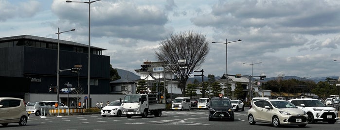 堀川御池交差点 is one of 京都市内交差点.