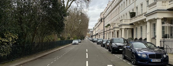 Belgrave Square is one of London.