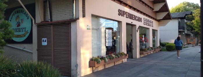 Supermercado Berti is one of Lugares favoritos de Carol.