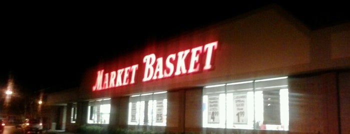 Market Basket is one of สถานที่ที่ Craig ถูกใจ.