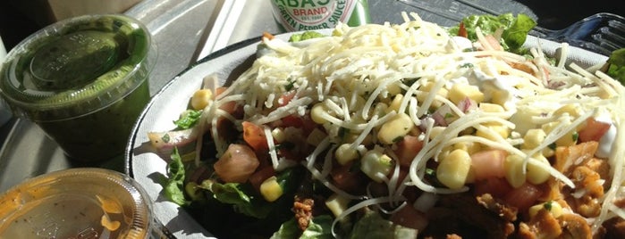 Chipotle Mexican Grill is one of Locais curtidos por Micheal.