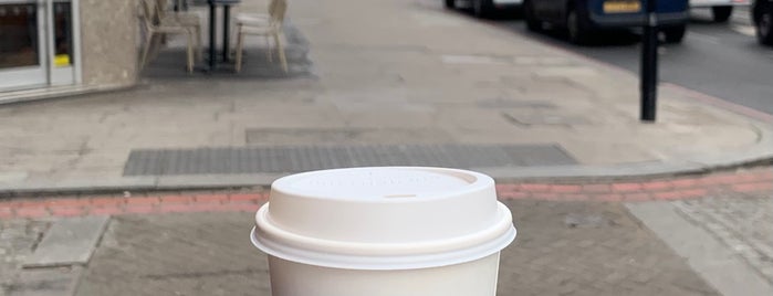 Starbucks is one of Lugares favoritos de Abdulrahman.