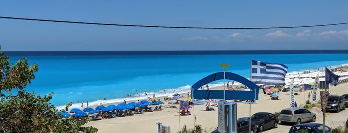 Giovanni's Beach Bar is one of Vesselin’s Liked Places.