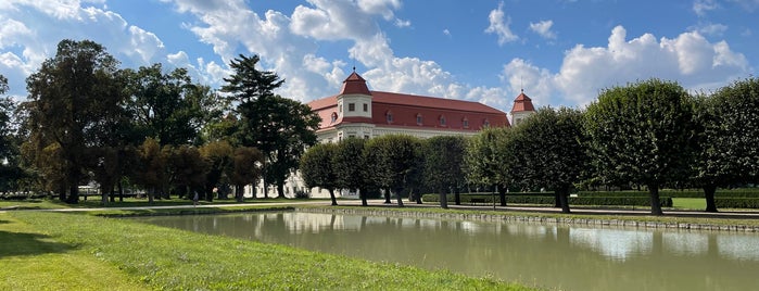 Zámecký park is one of Procházky.